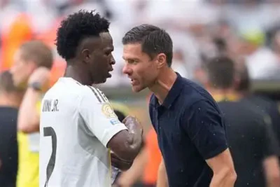 国家德比背后:维尼修斯与阿隆索的微妙关系 国家德比背后:维尼修斯与阿隆索的微妙关系